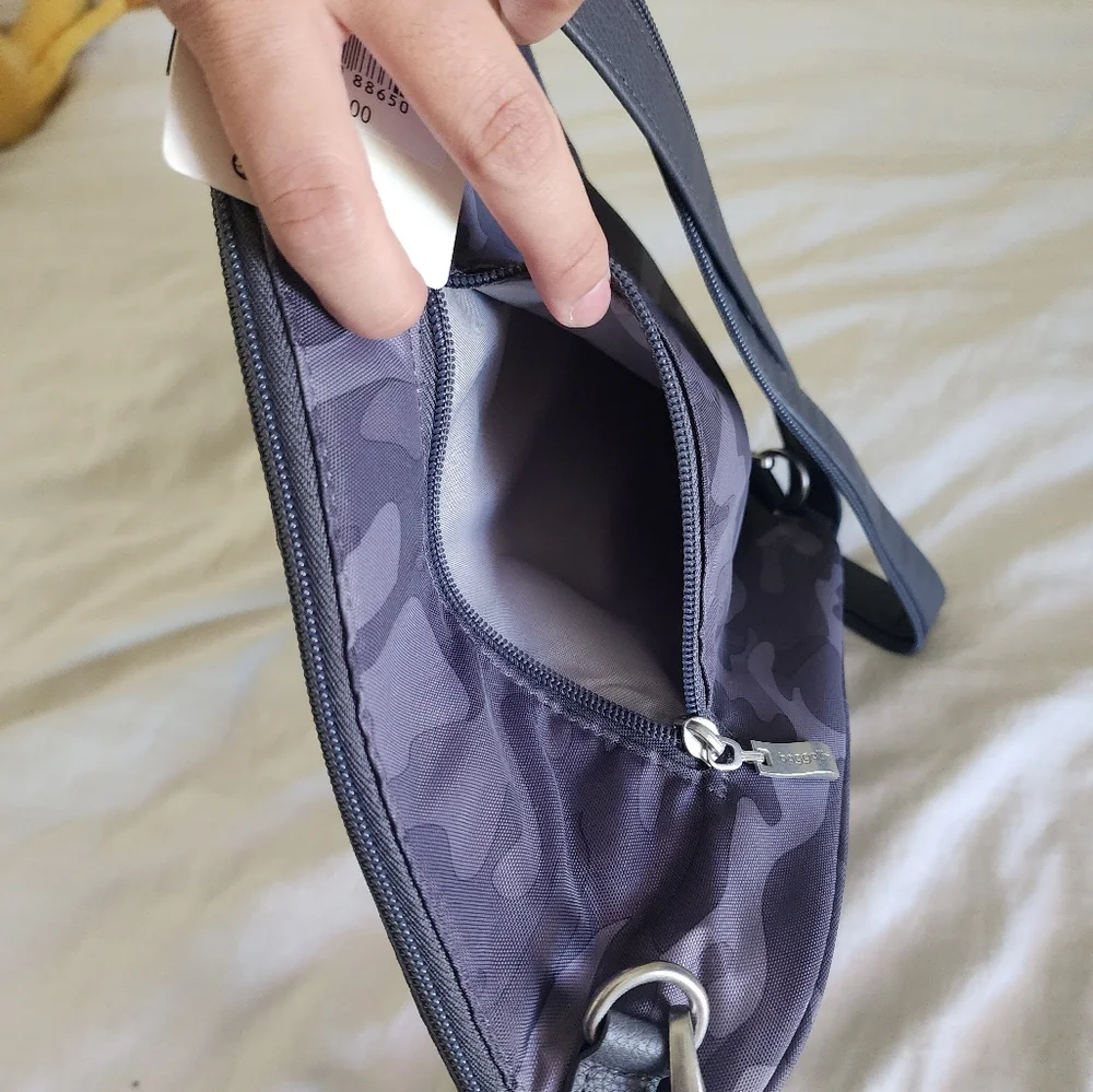 NWT Baggallini Gray Camo MM Metro Backpack Slingpack - Picture 4 of 11